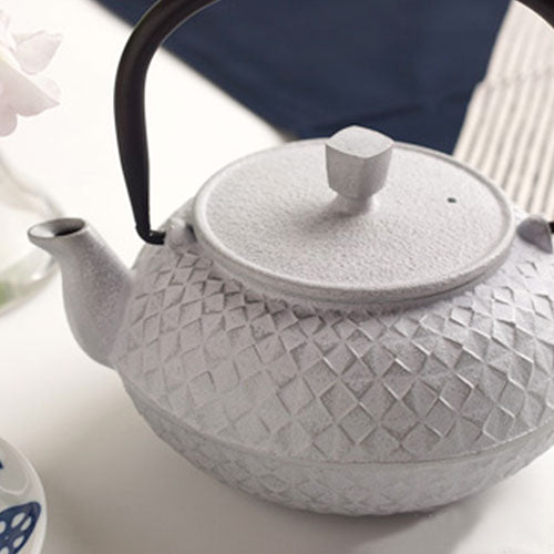 南部鐵器茶壺 - 白色格子│Nambu Cast Iron Teapot - White Check