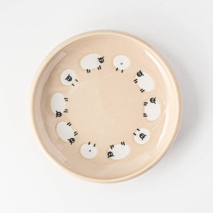 小羊溫柔搖籃曲圓碟 (米杏色)│Little Sheep Gentle Lullaby Round Plate (Light Beige)