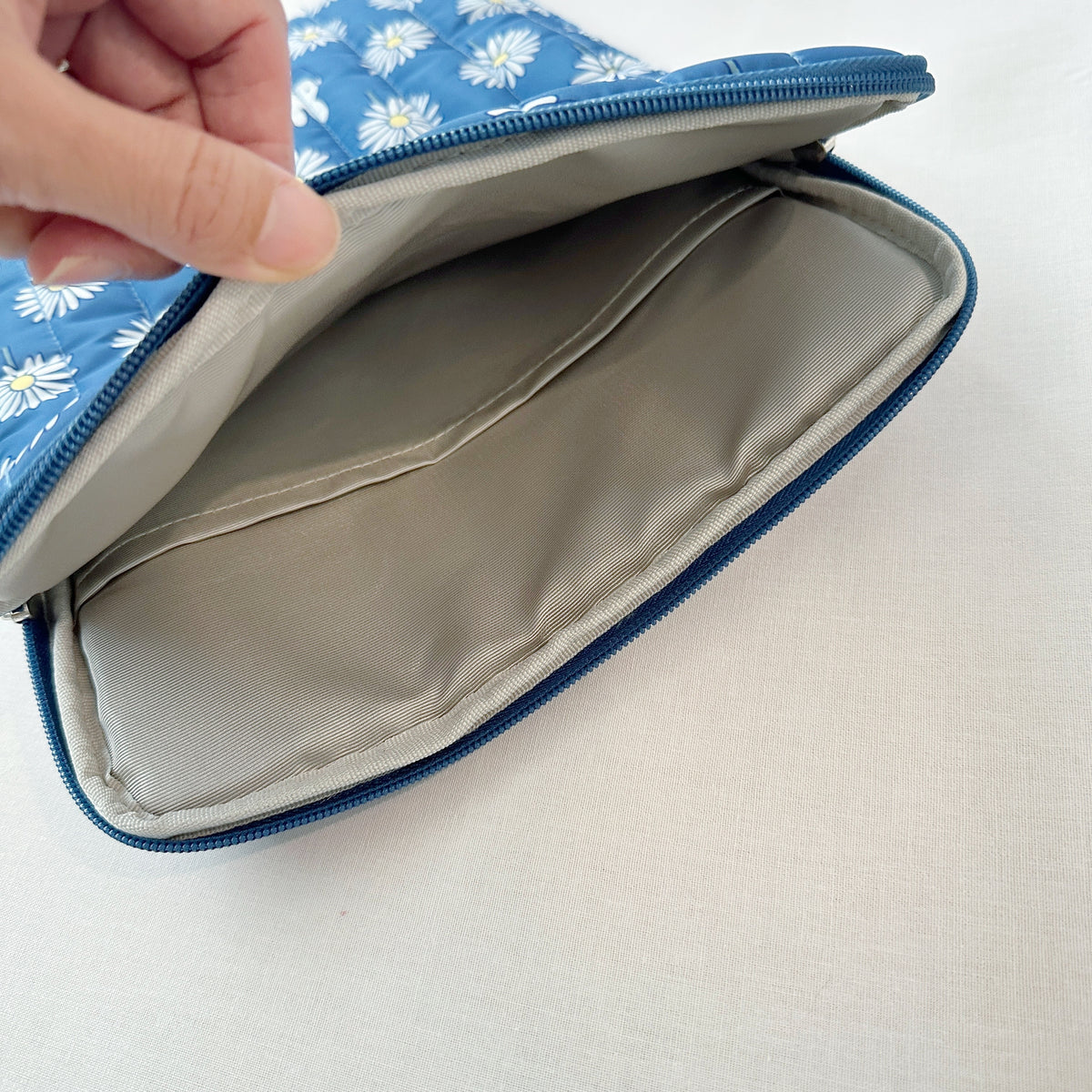 Miffy筆記簿直身電腦袋│Miffy Snoopy Vertical Laptop Bag