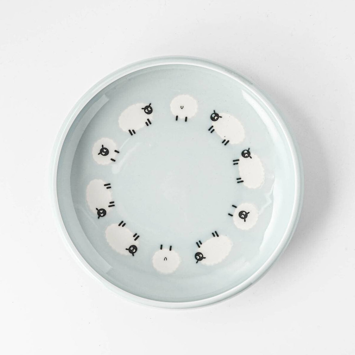 小羊溫柔搖籃曲圓碟 (粉藍色)│Little Sheep Gentle Lullaby Round Plate (Light Blue)