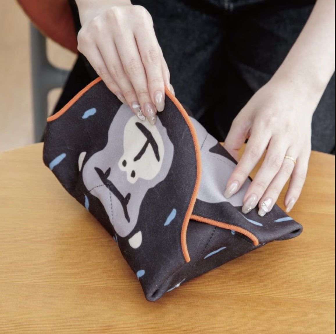 Momonga 神奇貼合布 - 黑猩猩 │Momonga Magic Wrap Cloth - Gorilla