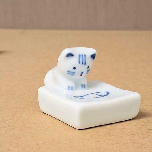 波佐見燒 手繪小貓筷子架│Hasami Ware Hand-Painted Kitten Chopstick Rest